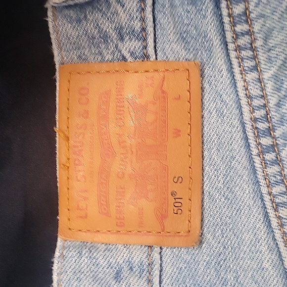 Levi 501 distressed shorts size 29 - Picture 3 of 3